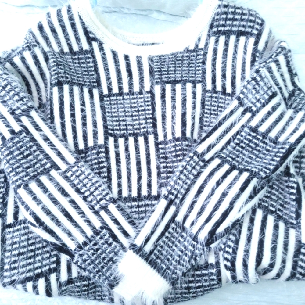 F21 Cozy warm sweater - Picture 2 of 8